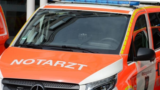 POL-ME: Schwerverletzter Radfahrer im Kreisverkehr - Monheim - 2110056