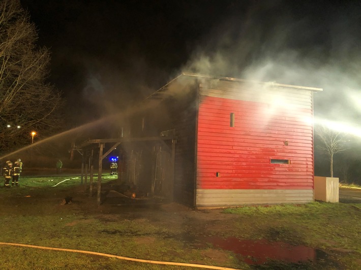 POL-PDLD: Lingenfeld - Brand des Jugendtreffs