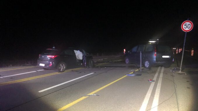 POL-PDLD: Schwerer Verkehrsunfall unter Alkohol- und Drogeneinfluss - Bundesstraße 10 über mehrere Stunden voll gesperrt