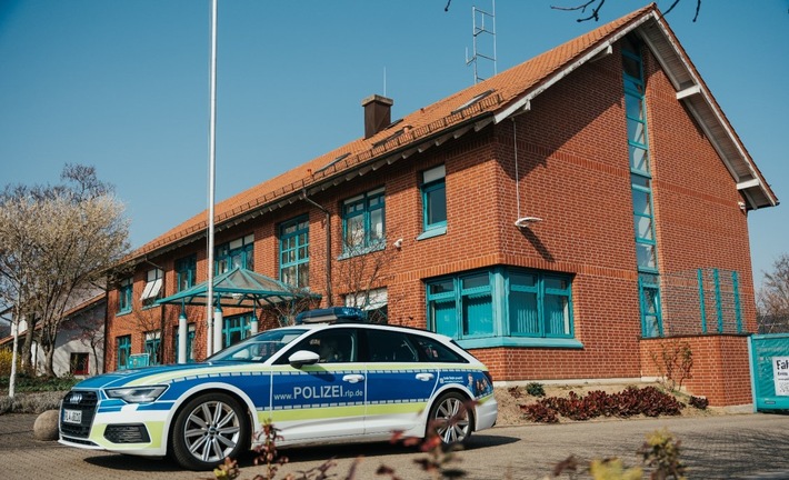 POL-PDLD: Unfallflucht auf Supermarktparkplatz