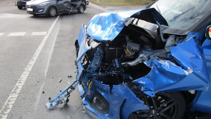 POL-PDTR: Schwerer Verkehrsunfall auf der L 348