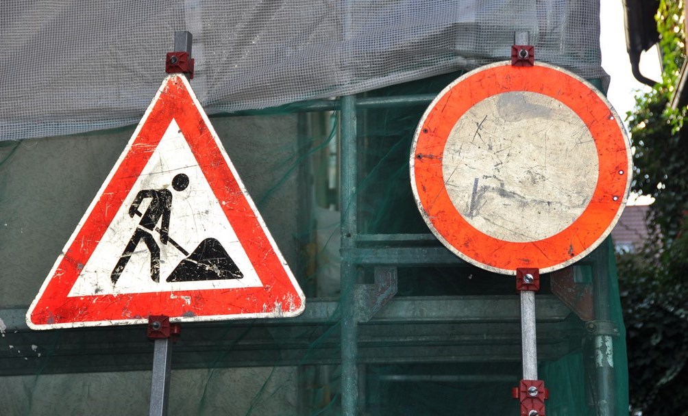Stadtverwaltung-Wertheim-Halbrunnenweg-wegen-Asphaltarbeiten-gesperrt.jpg