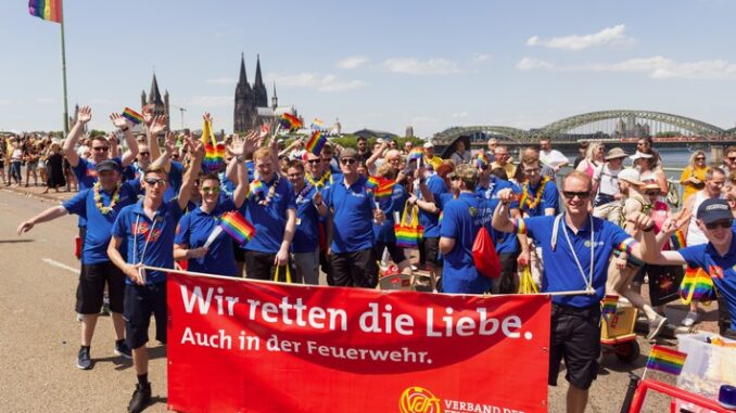 VdF-NRW: &quot;Netzwerk Vielfalt&quot; des Verbandes der Feuerwehren in NRW (VdF NRW) nimmt am Sonntag, 9. Juli 2023 am CSD in Köln teil