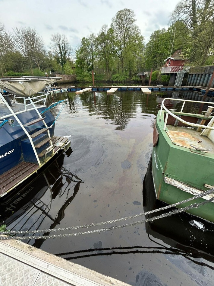 WSPI-OLD: Öl im Hafen von Bremervörde