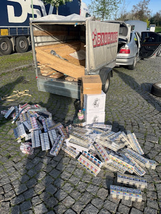 Sichergestellte Zigaretten und Spirituosen