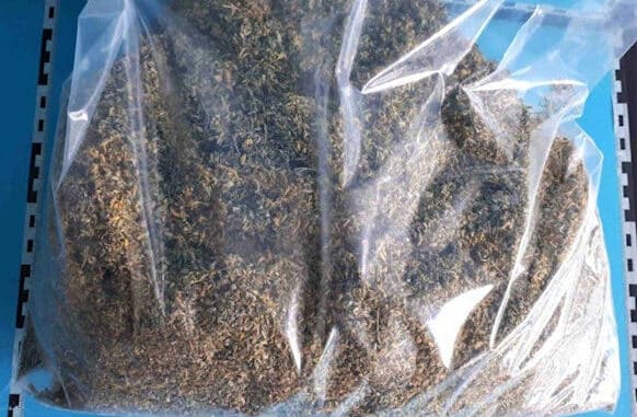 Mit synthetischen Cannabinoiden besprühtes Kraut, deklariert als Kräutermischung