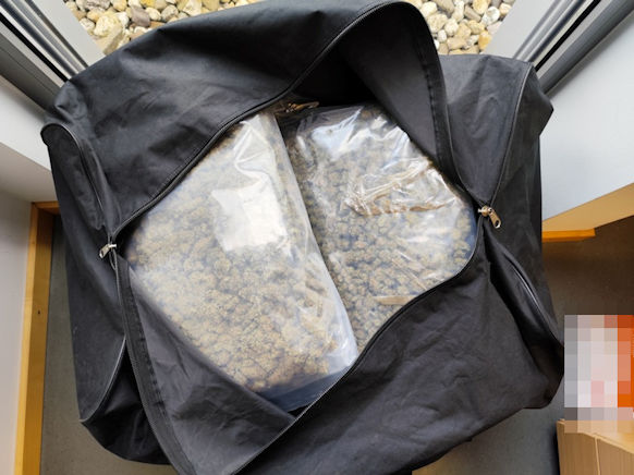 Reisetasche mit Marihuana