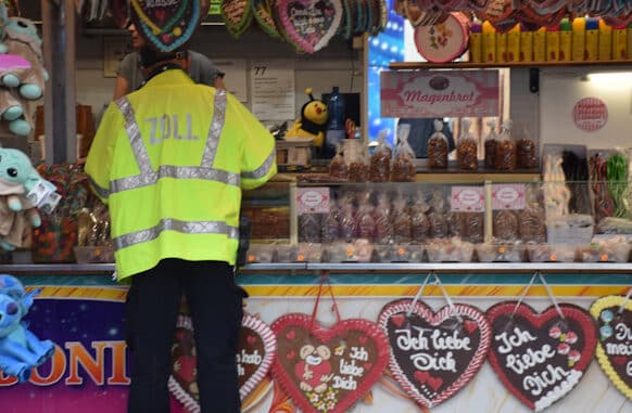 Befragung an Lebkuchenstand