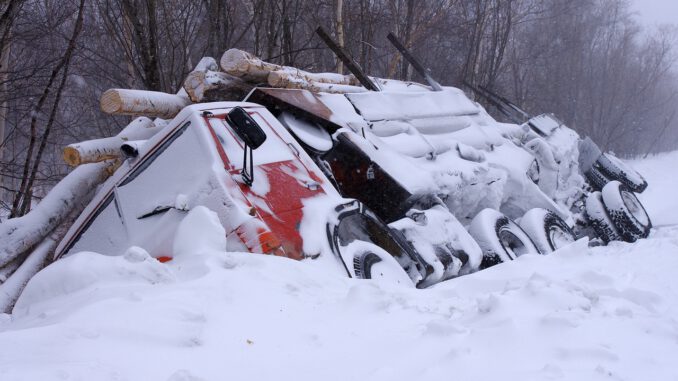 Accident The Truck Ditch Ice  - Natalia_Kollegova / Pixabay