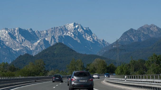 Alps Bavaria Autobahn Germany  - MaxJuliusWalter / Pixabay