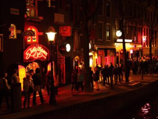Amsterdam Canal City District  - PublicDomainPictures / Pixabay
