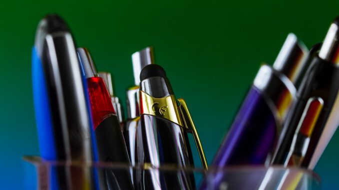 Ballpoint Pen Stationery Write - NickyPe / Pixabay