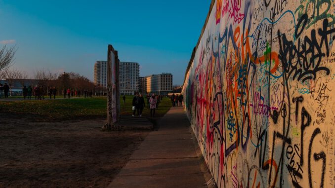Berlin Berliner Mauer Wall Germany  - _daskameraauge_ / Pixabay