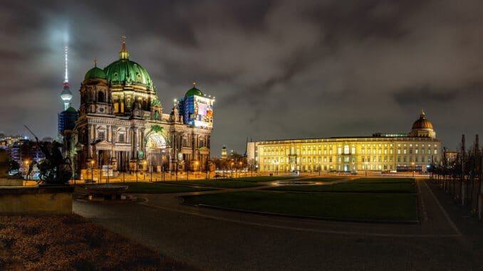 Berlin Cathedral Buildings Night  - golfibert / Pixabay