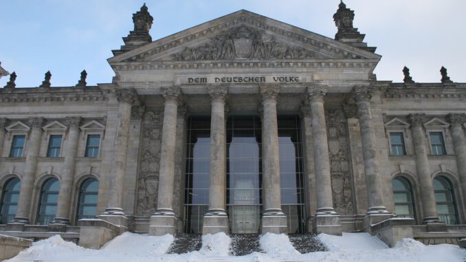 Berlin Parliament Bundestag  - heibergerwork / Pixabay