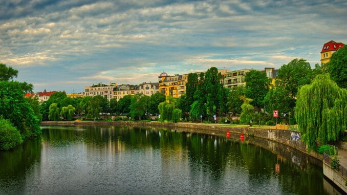 Berlin Spree Westphalian Quarter  - McRonny / Pixabay