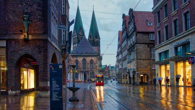 Bremen City Tram Road Buildings  - MarinkasTravels / Pixabay