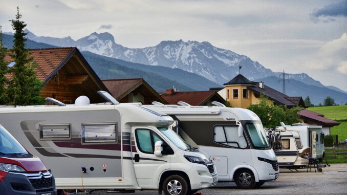 Camping Motorhome Traveling Camper  - MemoryCatcher / Pixabay