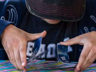 Cards Game Shuffle Deal Hand - Hucklebarry / Pixabay