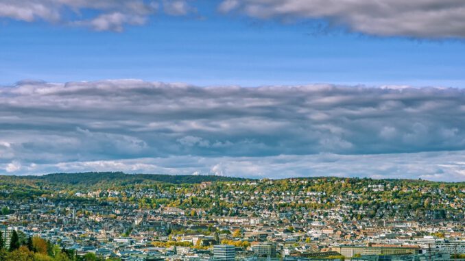 City View Clouds Cityscape  - Portraitor / Pixabay