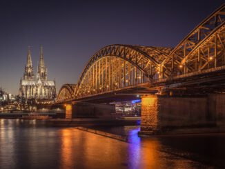 Cologne Cathedral Bridge Night  - TB-Photography / Pixabay