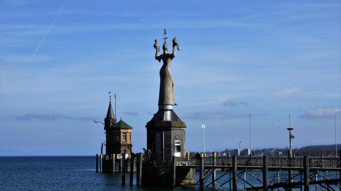 Constancy Figure Lake Constance  - photosforyou / Pixabay