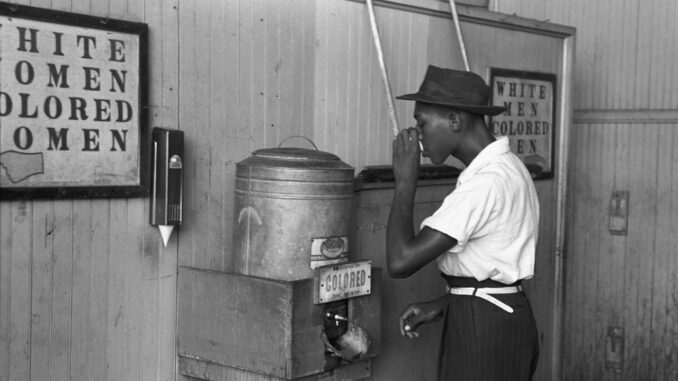 Discrimination Racism Colored  - WikiImages / Pixabay