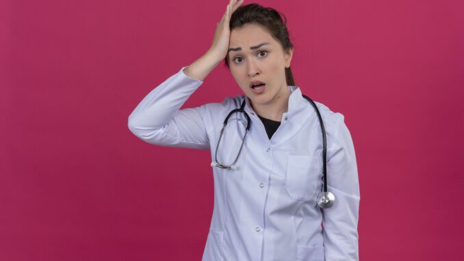 Doctor Nurse Stethoscope Surprised  - 18371568 / Pixabay
