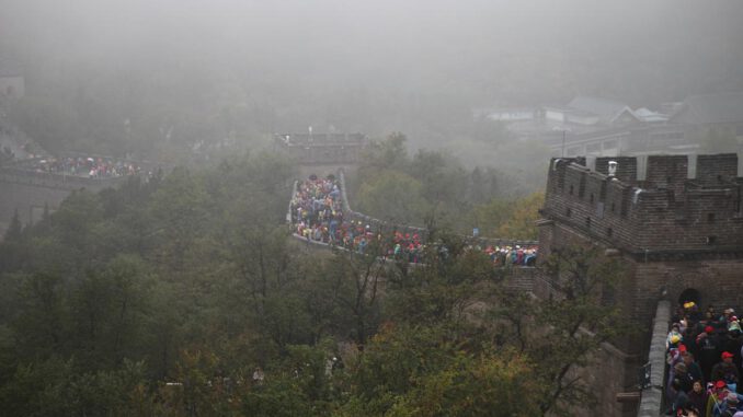 Chinesische Mauer mit Touristen, über dts Nachrichtenagentur