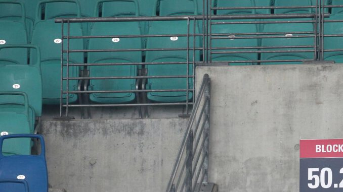 Leere Sitzplätze im Stadion, über dts Nachrichtenagentur