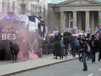 Böller-Wurf bei Corona-Protest, über dts Nachrichtenagentur