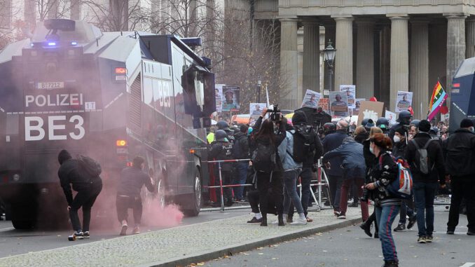 Böller-Wurf bei Corona-Protest, über dts Nachrichtenagentur