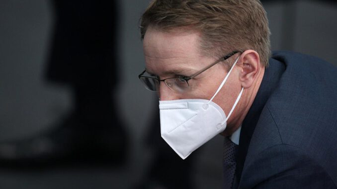 Daniel Günther mit Maske, über dts Nachrichtenagentur