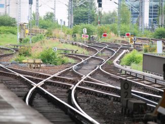 Schienen am Bahnsteig, über dts Nachrichtenagentur