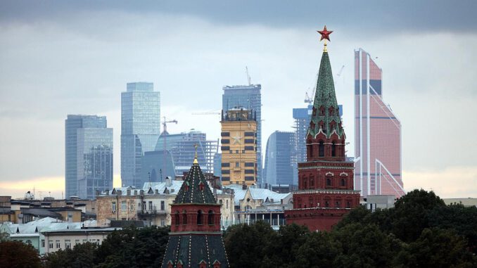 Turm des Kreml in Moskau mit dem Moskauer Bankenviertel im Hintergrund, über dts Nachrichtenagentur