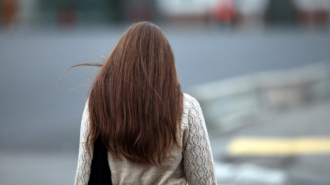 Frau mit braunem Haar, über dts Nachrichtenagentur