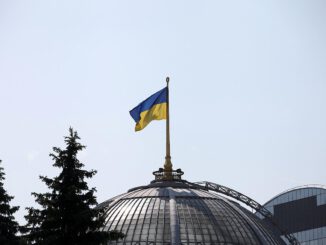 Ukrainische Flagge auf dem Parlament in Kiew, über dts Nachrichtenagentur