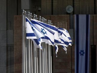 Israelische Fahnen, über dts Nachrichtenagentur