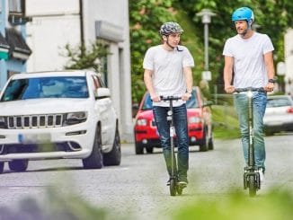 Mit dem E-Scooter unterwegs / Welche Regeln gelten und was Fahrern droht, wenn sie ...