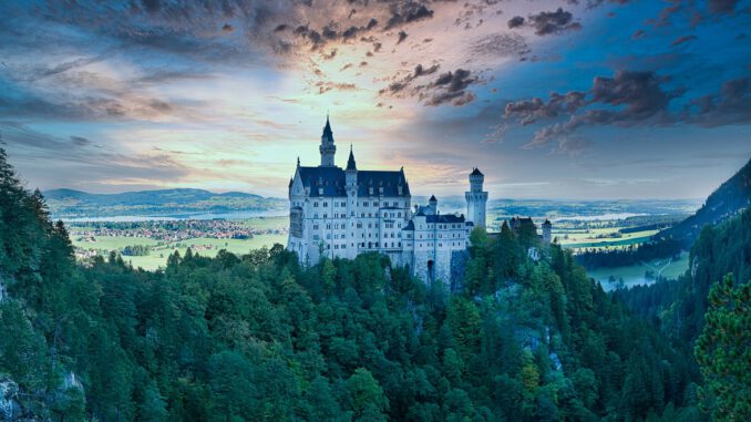 Fairy Tale Castle Castle Fortress  - Paul_Henri / Pixabay