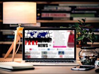 Fake Fake News Media Laptop  - pixel2013 / Pixabay