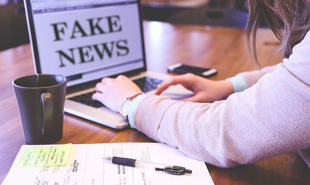 Fake News Hoax Press Computer  - memyselfaneye / Pixabay