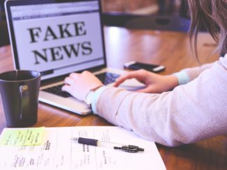 Fake News Hoax Press Computer  - memyselfaneye / Pixabay