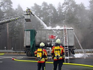 Fire Highway Accident Equipment  - bayern-reporter_com / Pixabay