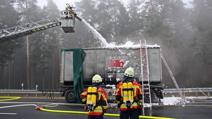 Fire Highway Accident Equipment  - bayern-reporter_com / Pixabay
