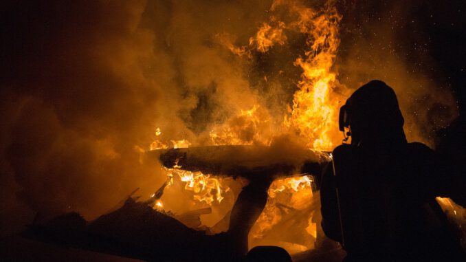 Flame Car Fire Vehicle Fire Delete  - Kollinger / Pixabay