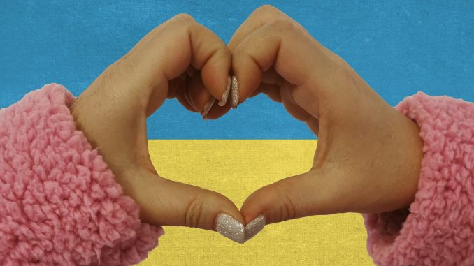 Heart Hands Ukrainian Flag Ukraine  - Alexandra_Koch / Pixabay