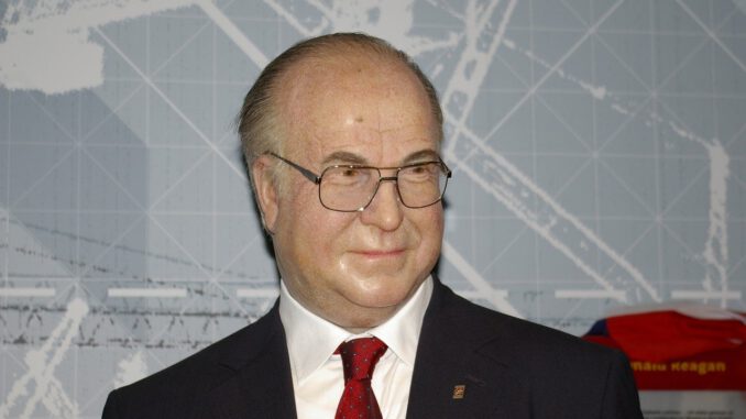 Helmut Kohl Politician Wax Figure  - Meromex / Pixabay