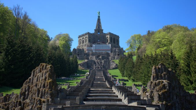 Hercules Statue Stairs Kassel Park  - webandi / Pixabay