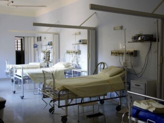 Hospital Bed Doctor Surgery  - 1662222 / Pixabay